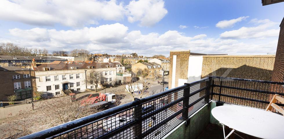 			4 BED PLUS LOUNGE, 4 Bedroom, 1 bath, 1 reception Apartment			 Windsor Street, ANGEL - ESSEX ROAD